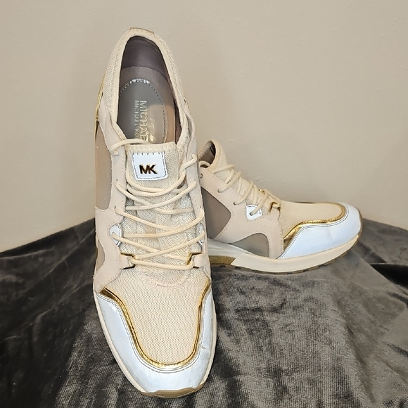 Michael Kors Women's Sneakers Sz. 10 Training Shoes Gray & Gold 2.5" Heel - Picture 1 of 13